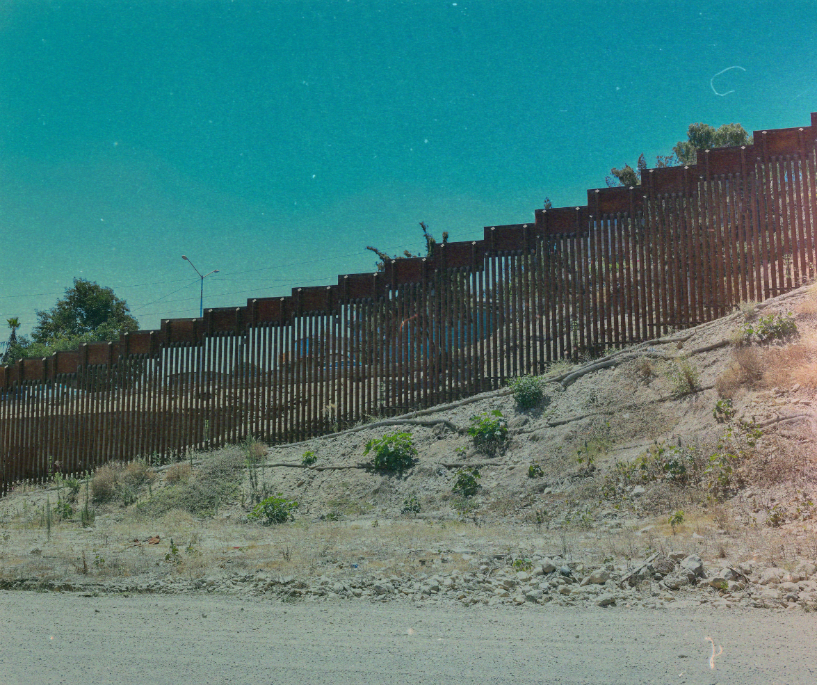 image of US-Mexico border wall